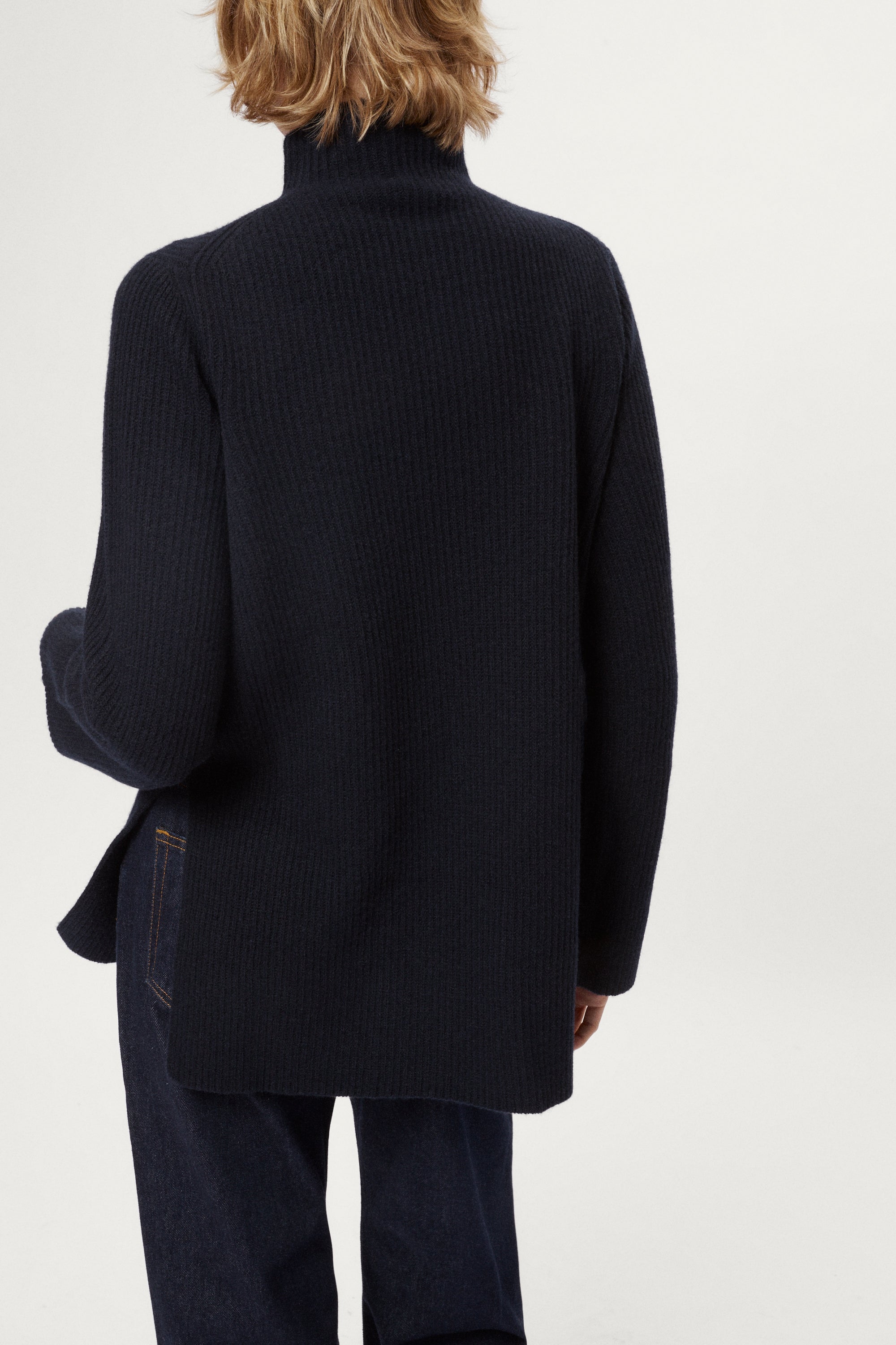 Glatter Wollpullover mit hohem Kragen
