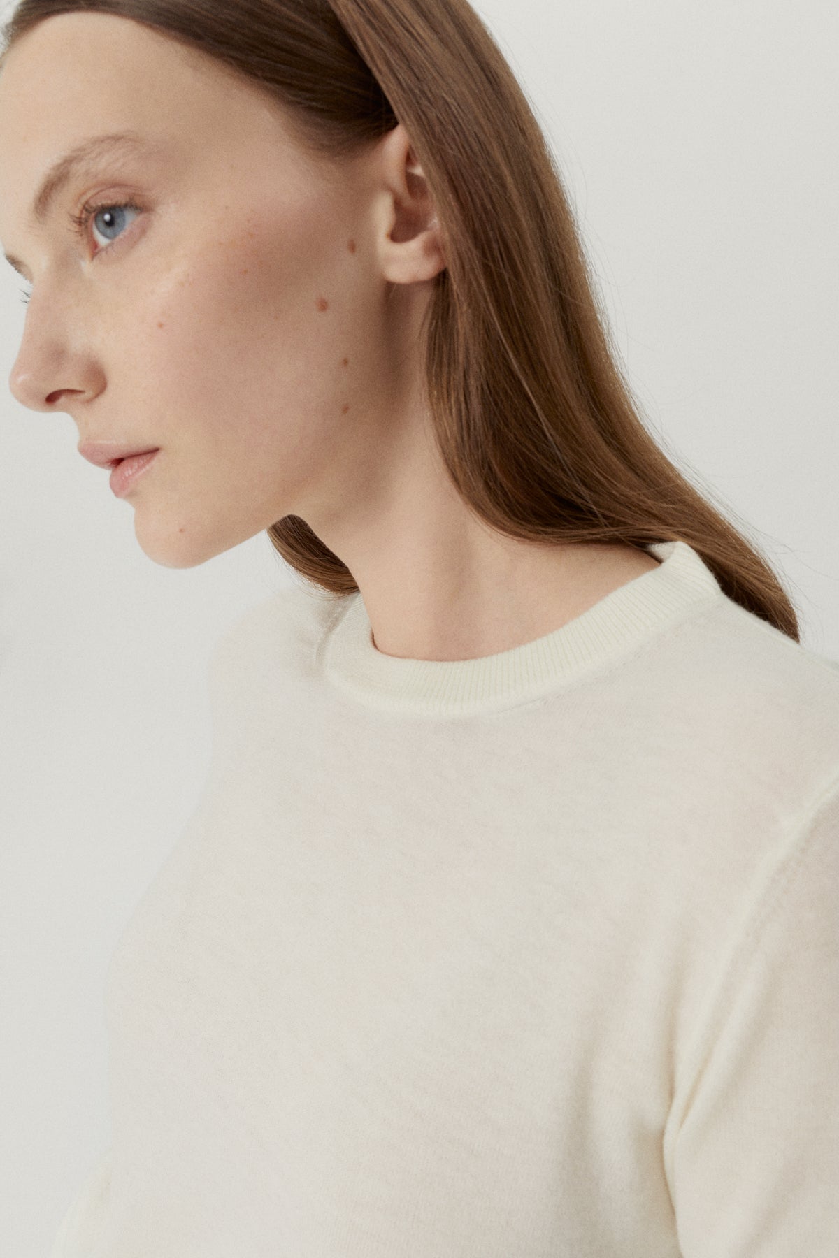 the ultrasoft wool round neck natural white